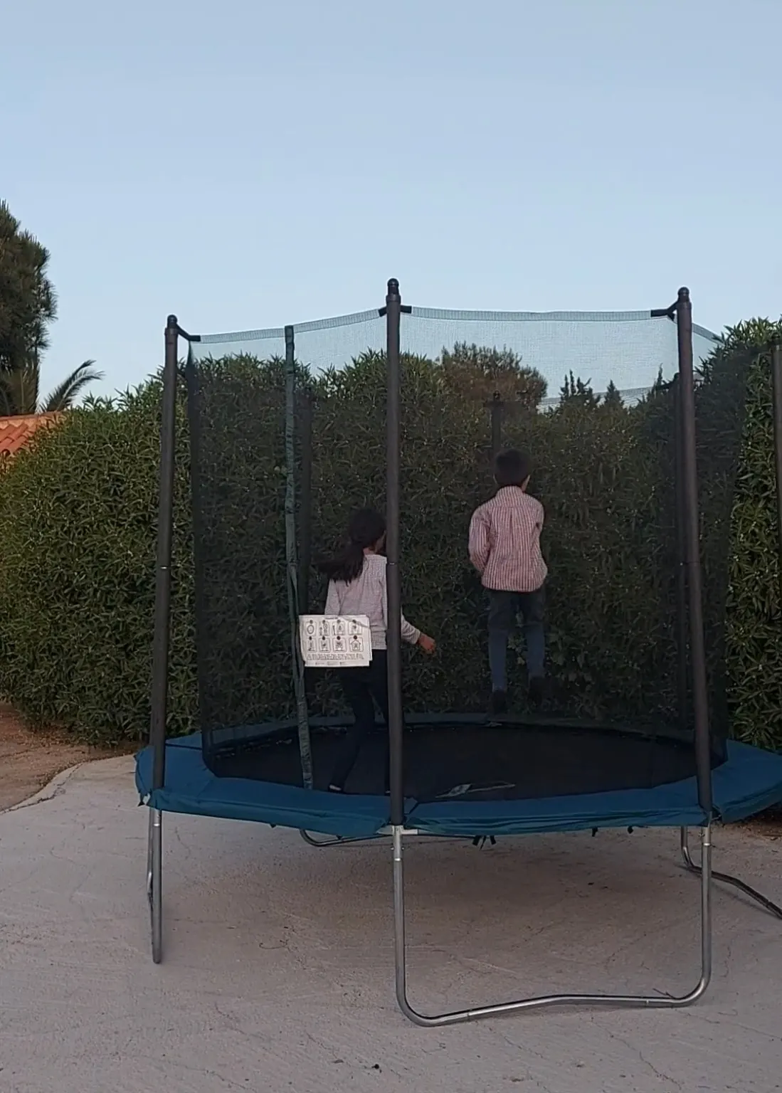 Cama elástica en la zona infantil de Casa Rural El Recreo